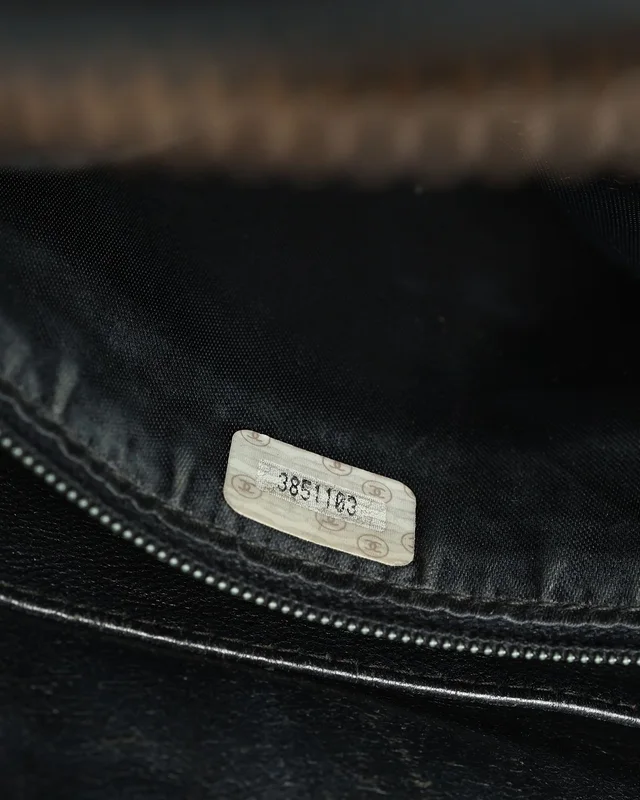 Chanel Patent Quilted Crossbody Bag in Patent leather from A Retro Tale, photo 8 of 9