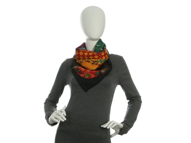 Hermès Kimonos en Inros Silk Scarf 90cm in Silk from Ann's Fabulous Finds, photo 5 of 6