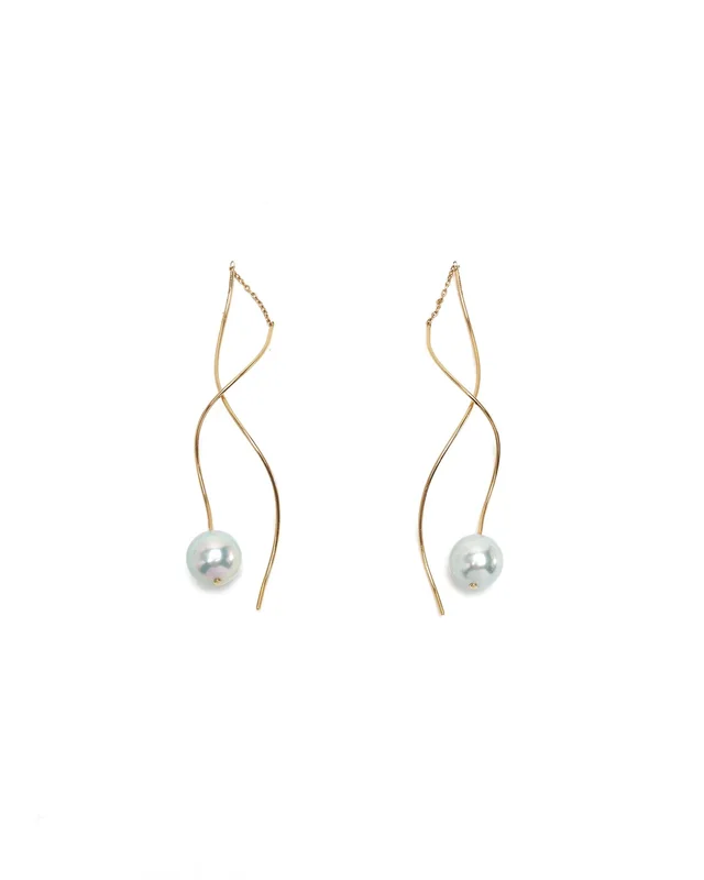 Tasaki Akoya-pearl and 18kt Gold Earrings in Gold from A Retro Tale