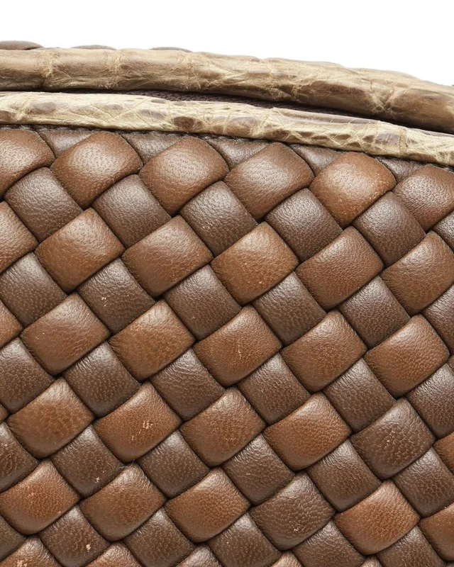 Bottega Veneta Intrecciato Top Handle Bag in Woven leather from A Retro Tale, photo 6 of 12
