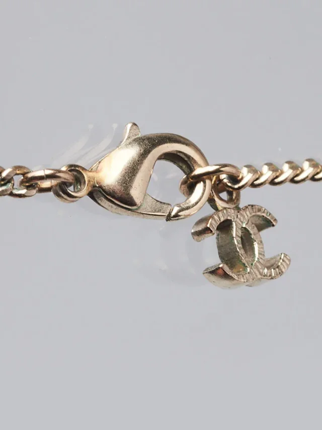Chanel Gold Metal Faux Pearl CC Pendant Necklace in Gold from Yoogis, photo 6 of 7