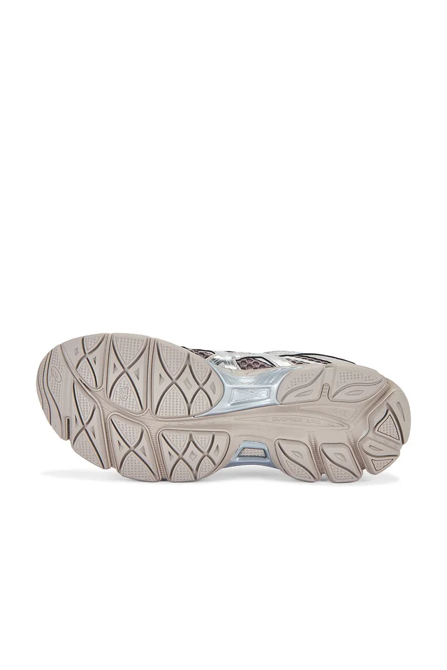 Asics Gel-Cumulus 16 Sneaker in Cocoa Powder & Pure Silver, photo 6 of 6 from REVOLVE (Canada)