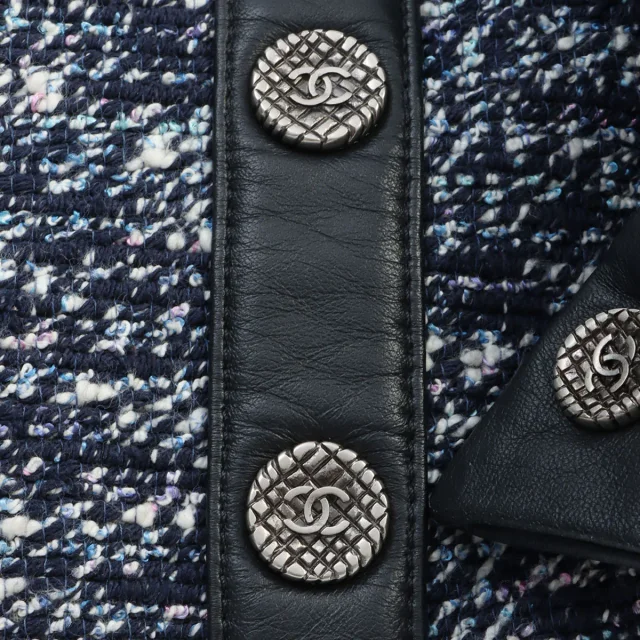 Circa 2015 Chanel Jacket Motif Girl Shoulder Bag in Navy/Black/Multi in Black Tweed from VINTAGE QOO TOKYO, photo 7 of 12