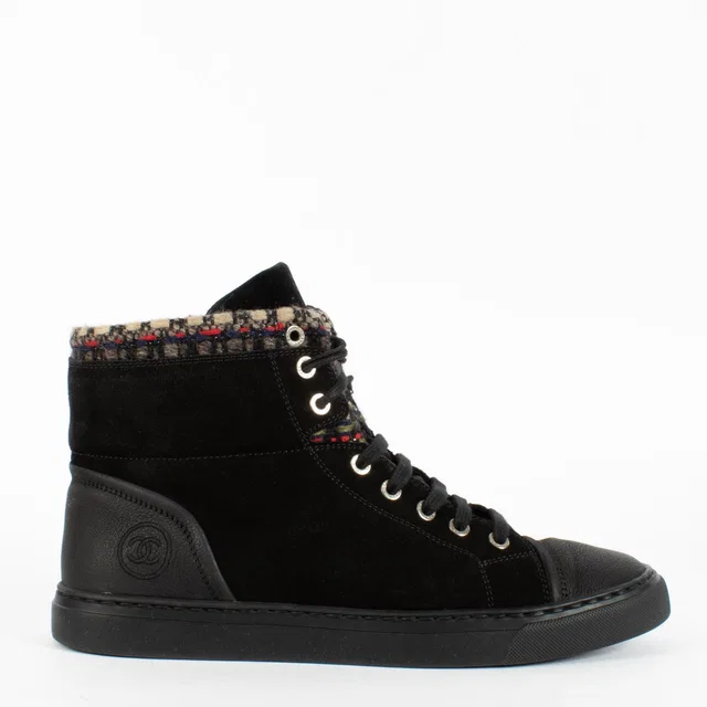 Chanel Black Sneakers - Size 39 in Black from Labellov