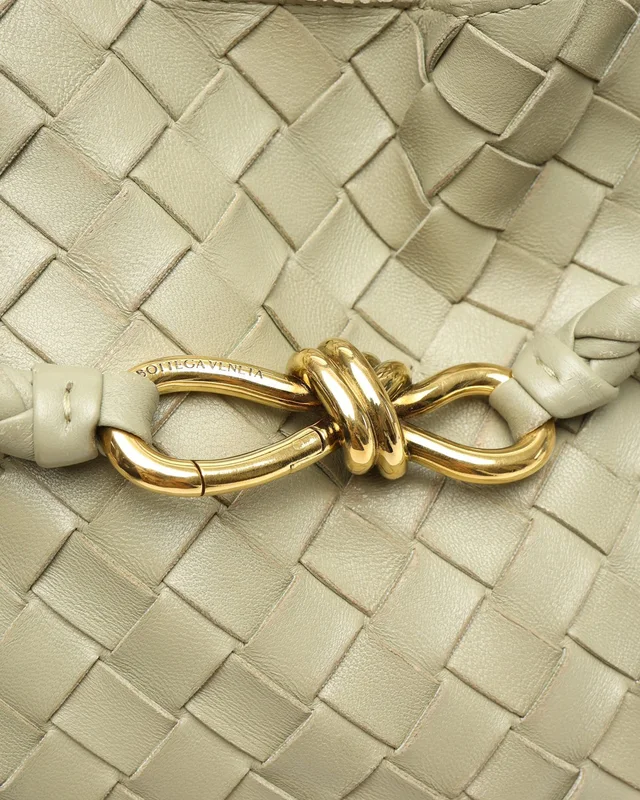 Bottega Veneta Intrecciato Medium Andiamo Bag in Woven leather from A Retro Tale, photo 6 of 9