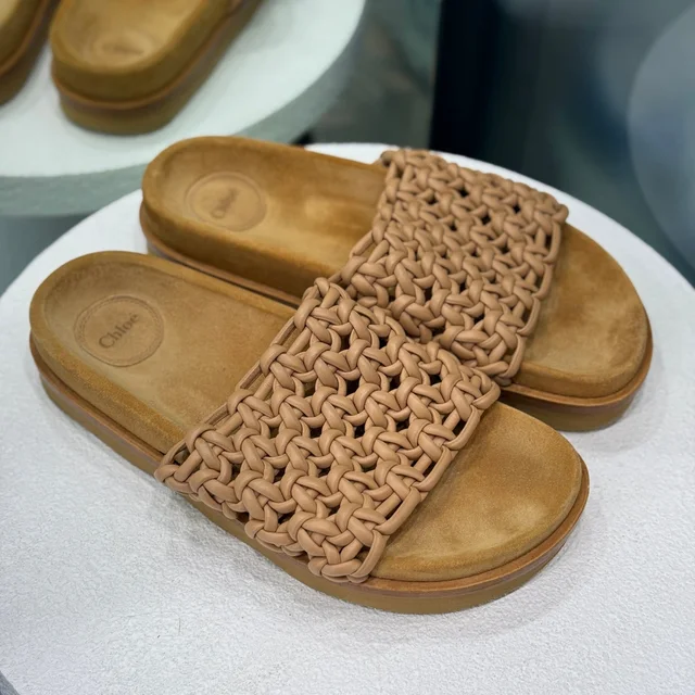 Chloé Tan Woven Slides Size 40 in Brown Woven leather from Revivre Luxury Consignment