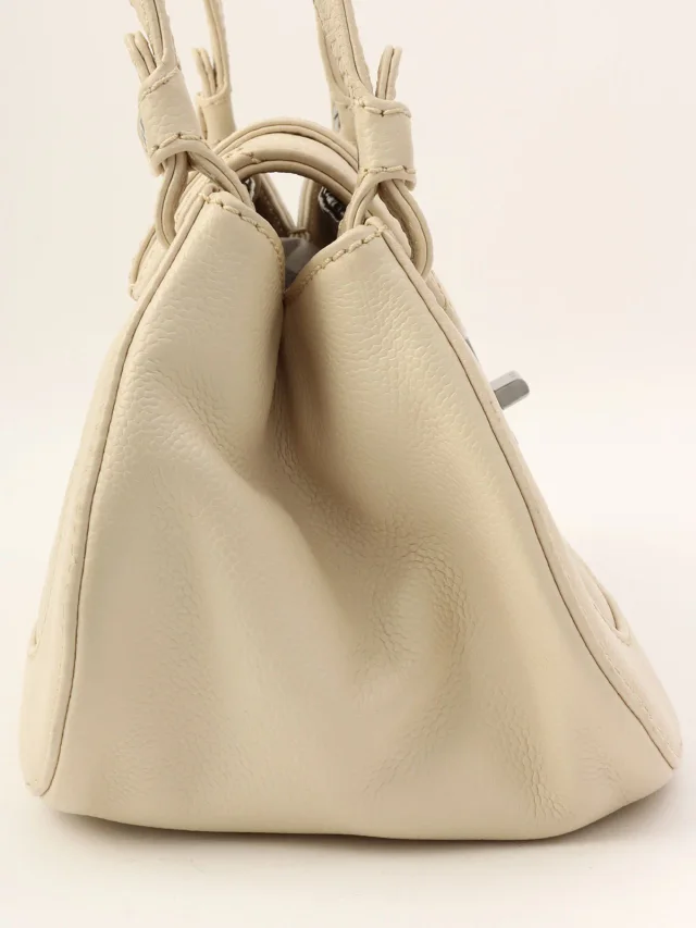 Chanel Circa 2005 Caviar Skin 2.55 Shoulder Bag, Beige in Beige Caviar leather from VINTAGE QOO TOKYO, photo 3 of 12