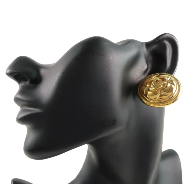 Chanel Matelasse Earrings in Gold Gold-plated metal from LuxUness, photo 2 of 7