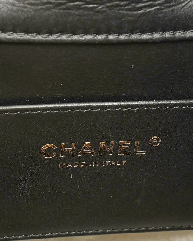Chanel Small Shearling 25 Bag in Leather from A Retro Tale, photo 6 of 9