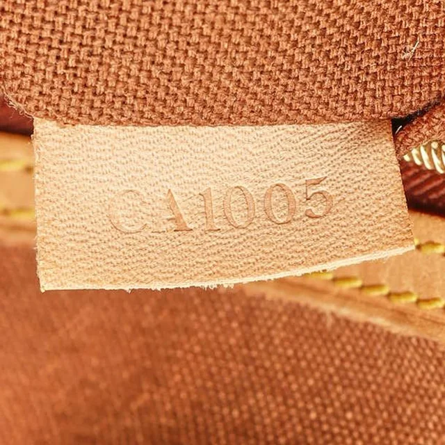 Louis Vuitton Monogram Batignolles Horizontal Tote Bag in Coated canvas from A Retro Tale, photo 9 of 10
