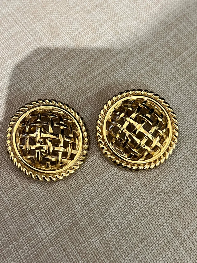 Dior Vintage circle earrings from Luxury Promise