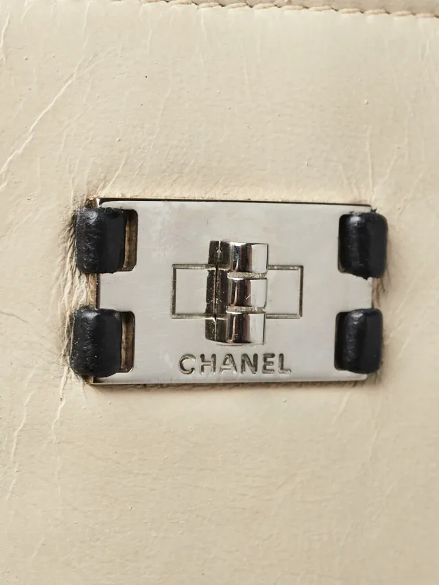 Chanel Light White/Black Lambskin Leather Zigzag Stitch L-Gusset Zip Wallet in Black Lambskin from Yoogis, photo 5 of 14