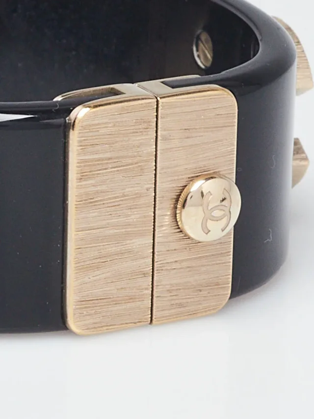 Chanel Black Resin and Faux Pearl Quilted CC Logo Bangle Bracelet in Black Resin from Yoogis, photo 4 of 6