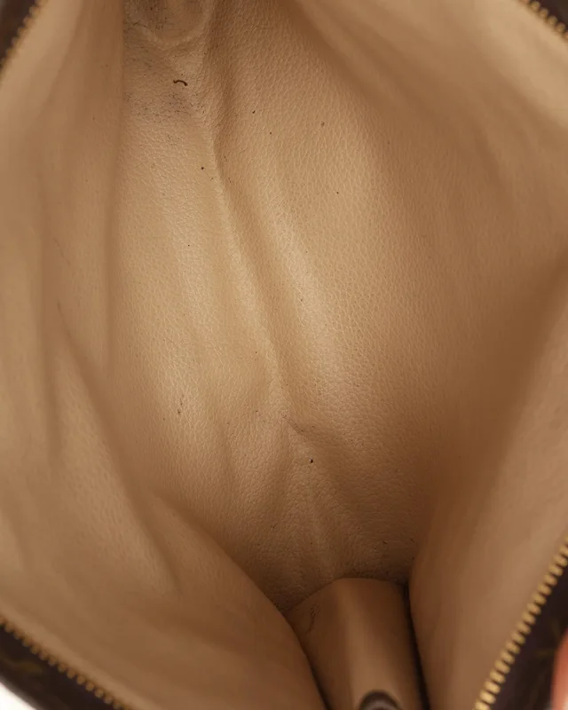 Louis Vuitton Monogram Toiletry Pouch 26 in Coated canvas from A Retro Tale, photo 8 of 10