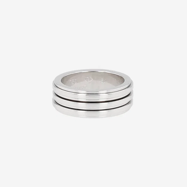 Twisted Piaget Possession ring in white gold in White from Collector Square