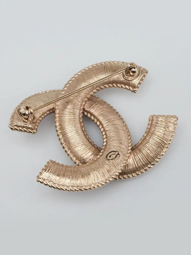 Chanel Gold and Faux Pearl Textured CC Brooch in Gold from Yoogis, photo 7 of 9