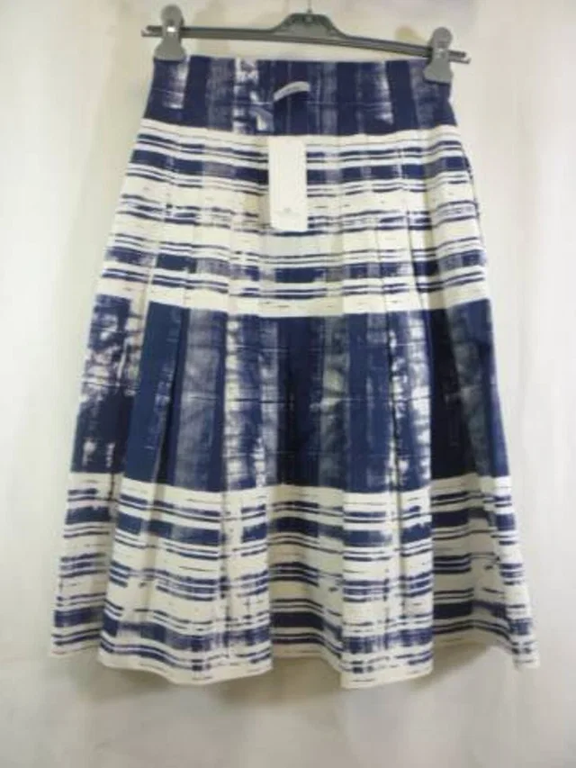 Max Mara Skirt Knee Length - Cotton Blue/White Size: 8 in Blue Cotton from Oxfam Online Shop