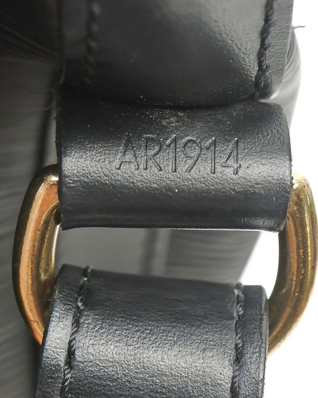 Louis Vuitton EPI Noé Petit Bag in Leather from A Retro Tale, photo 9 of 10