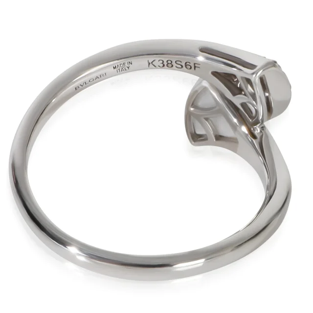 Bvlgari White Gold Mother Of Pearl And Diamond Divas Dream Ring 18k in White from HEWI, photo 2 of 2