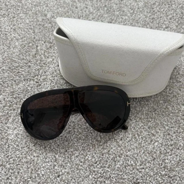 Tom Ford Women's Oversized Sunglasses - Brown in red|brown from Depop, photo 1 of 1