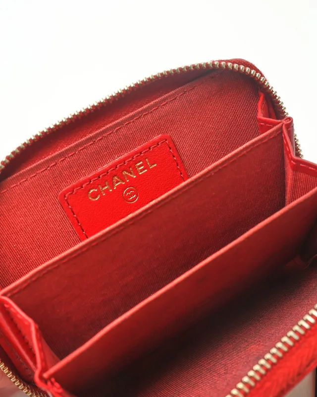 Chanel Zip Around Card Holder from A Retro Tale, photo 5 of 6