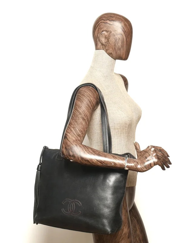 Chanel CC Fringe Tote Bag in Leather from A Retro Tale, photo 9 of 9