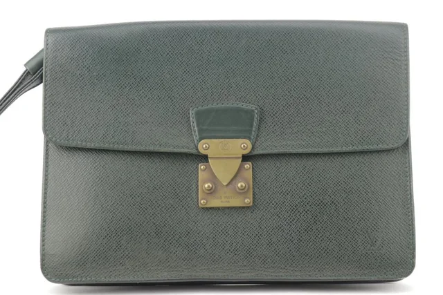 Louis Vuitton Green Taiga Pochette Belaia in Green from Bagriculture