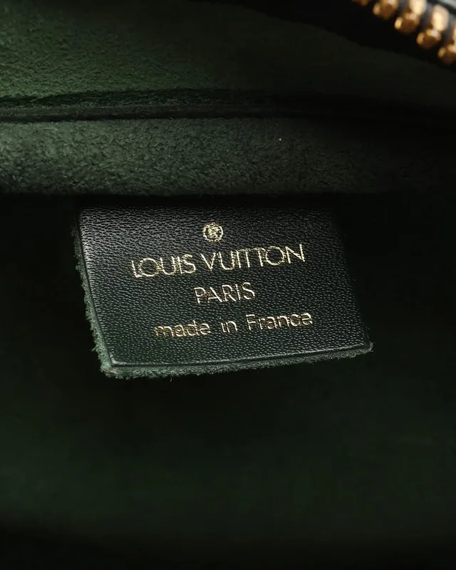Louis Vuitton Taiga Helanga 1 Poche Travel Bag in Leather from A Retro Tale, photo 8 of 8