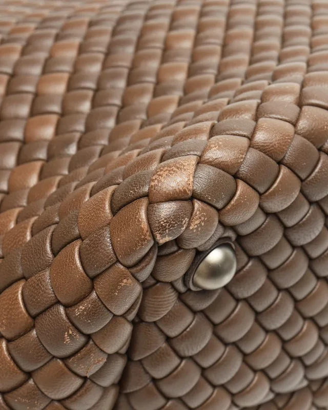 Bottega Veneta Intrecciato Top Handle Bag in Woven leather from A Retro Tale, photo 8 of 12