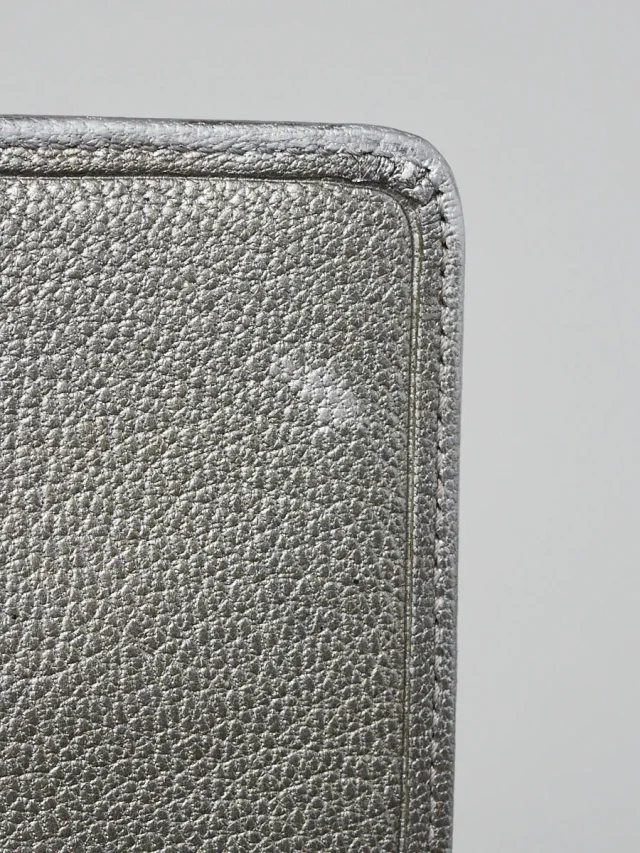 Chanel Metallic Silver Leather CC Flap Slim Wallet in Silver Leather from Yoogis, photo 10 of 15