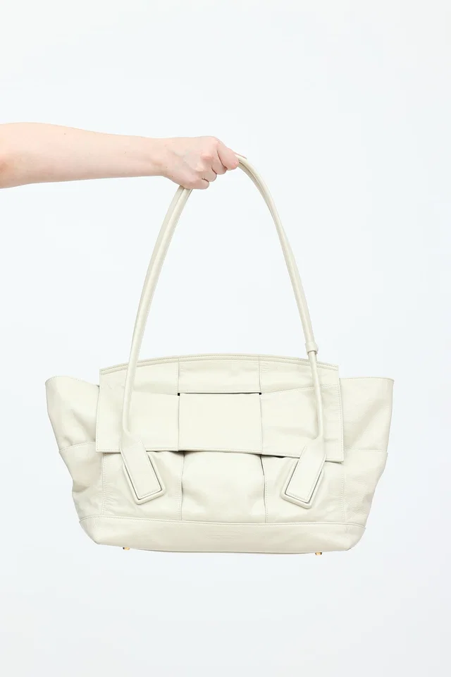 Bottega Veneta Leather Arco Slouch Bag in Leather from VSP Consignment