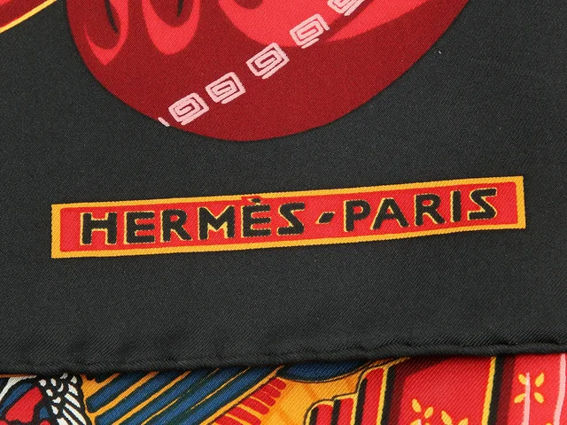 Hermès Kimonos en Inros Silk Scarf 90cm in Silk from Ann's Fabulous Finds, photo 2 of 6