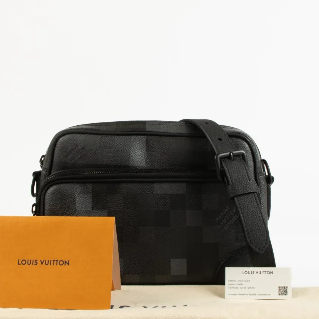 Louis Vuitton Damoflage Nil Messenger Bag in Black from Labellov, photo 2 of 6