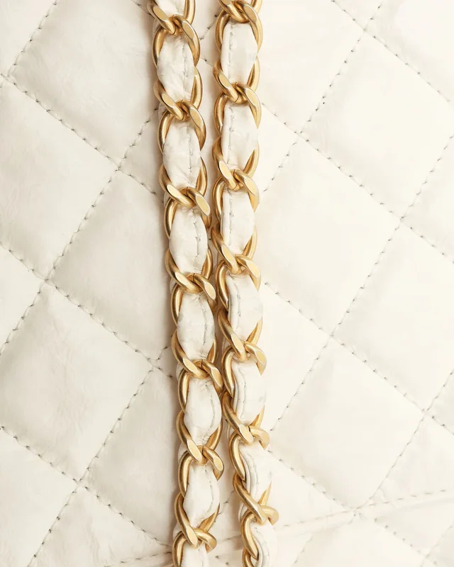 Chanel Medium Wavy CC Bag in Leather from A Retro Tale, photo 6 of 13