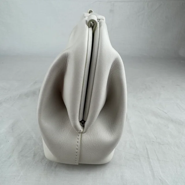 Bottega Veneta Small V Point Bag in buffet leather from Reowned, photo 5 of 8