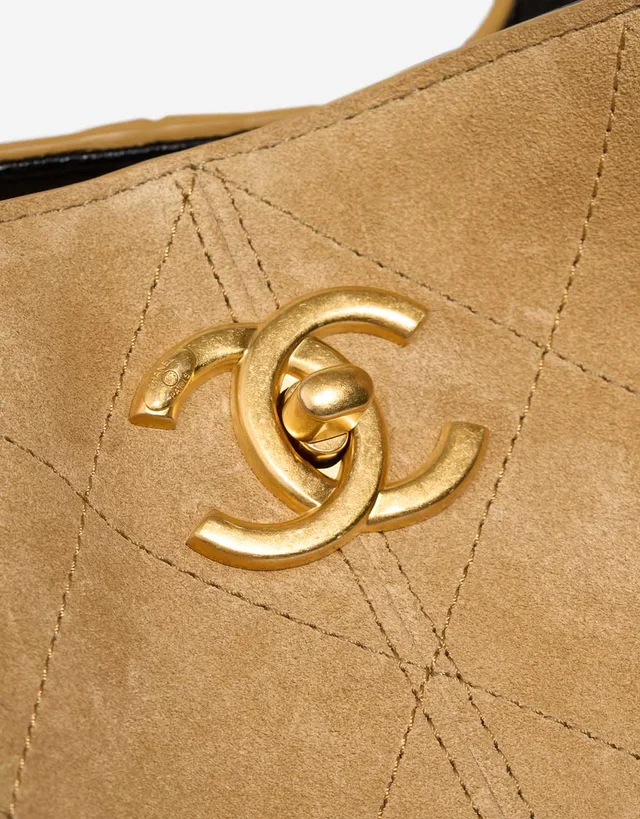 Chanel 25A Two-Tone Tote Bag Medium Suede / Lamb Beige / Black in Beige, Black, Multicolour Suede from SACLÀB, photo 7 of 10