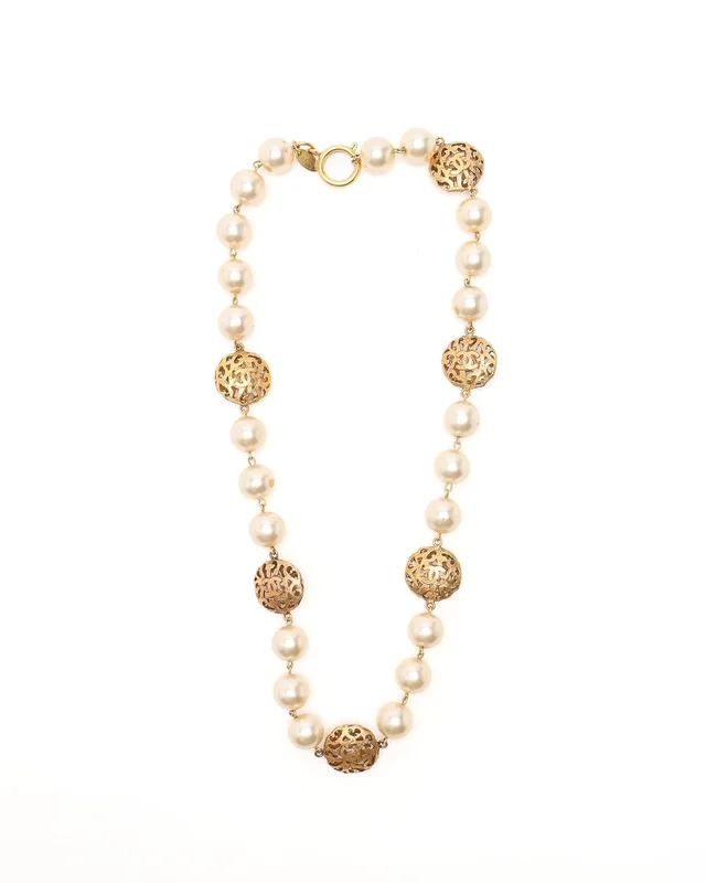 Chanel Coco Mark Pearl Necklace from A Retro Tale, photo 2 of 4