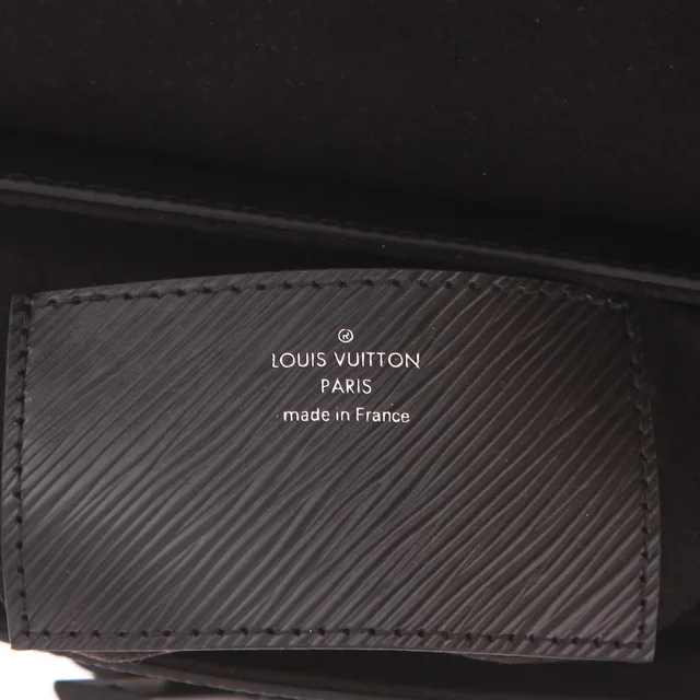 Louis Vuitton Twist handbag in Black Leather from Collector Square, photo 3 of 4