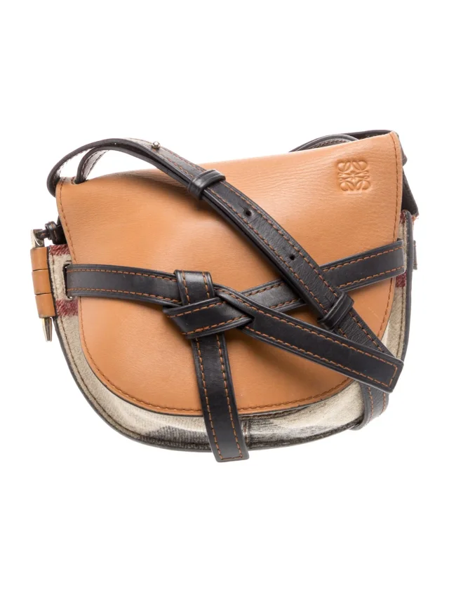 Loewe Wool Gate in brown|red Wool from The RealReal