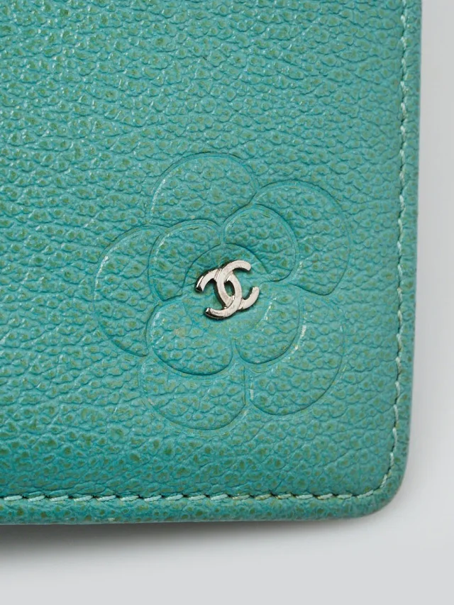Chanel Green Leather Camellia Long Wallet in Green Leather from Yoogis, photo 5 of 10