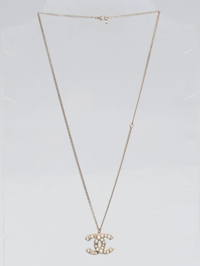 Chanel Gold Metal Faux Pearl CC Pendant Necklace in Gold from Yoogis, photo 3 of 7