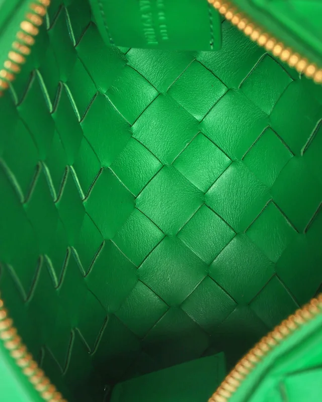 Bottega Veneta Intrecciato Candy Loop Camera Bag in Woven leather from A Retro Tale, photo 7 of 8