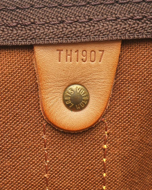Louis Vuitton Monogram Keepall Bandoulière 55 Weekend Bag in Coated canvas from A Retro Tale, photo 10 of 11