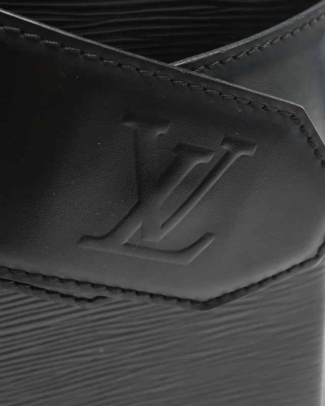 Louis Vuitton Epi Sac D'epaule GM Bag in Leather from A Retro Tale, photo 6 of 11