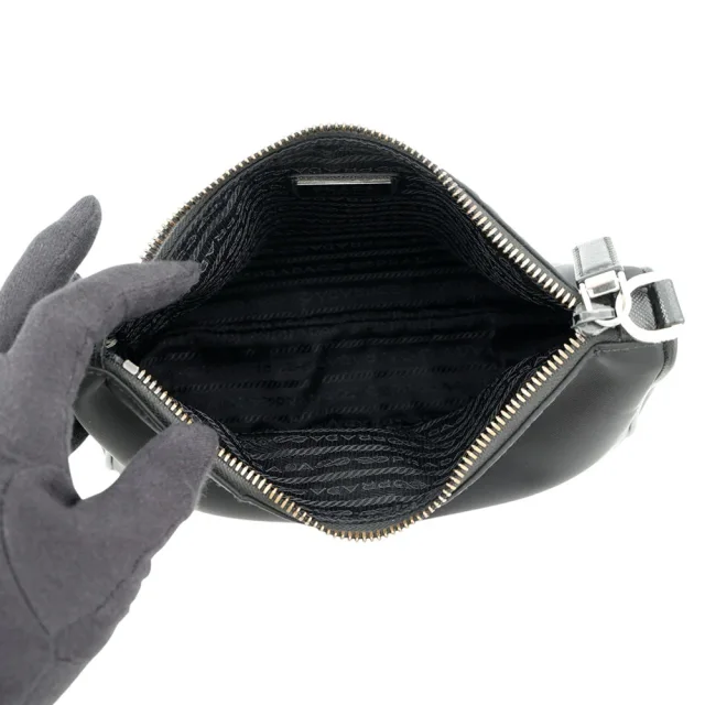 Prada Re-Nylon Shoulder Bag Black2VH113_2DMH_F0002_V_XOP Nylon Saffiano LeatherLeather in Saffiano leather from GALLERY RARE, photo 5 of 17