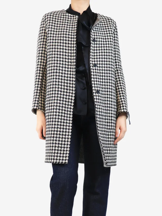 Max Mara Black and white houndstooth coat - size UK 12 in Black Wool from Sign of the Times, photo 3 of 3