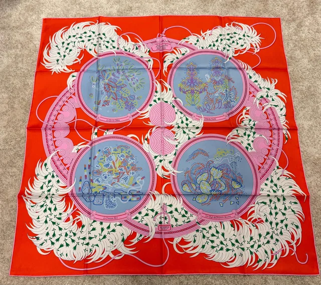 HK LOCATED*HERMÈS TRICOLOR LEGENDE BRODEE SILK SCARF 90 Pink in Pink Silk from Luxury Promise
