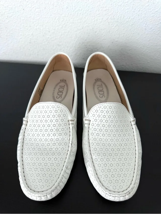 Euc Tod's White Lasercut Patent Leather Gommino Driving Loafers Slip On in white Patent leather from Poshmark