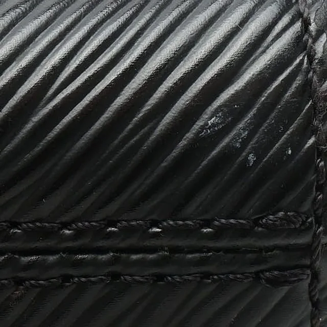 Louis Vuitton Epi Twist MM Bag in Leather from A Retro Tale, photo 6 of 10