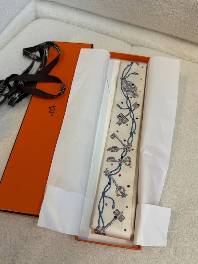 Hermès Twilly Maxi scarf from Luxury Promise